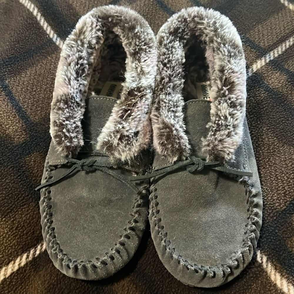 Ladies MINNETONKA Leather and faux fur Slippers